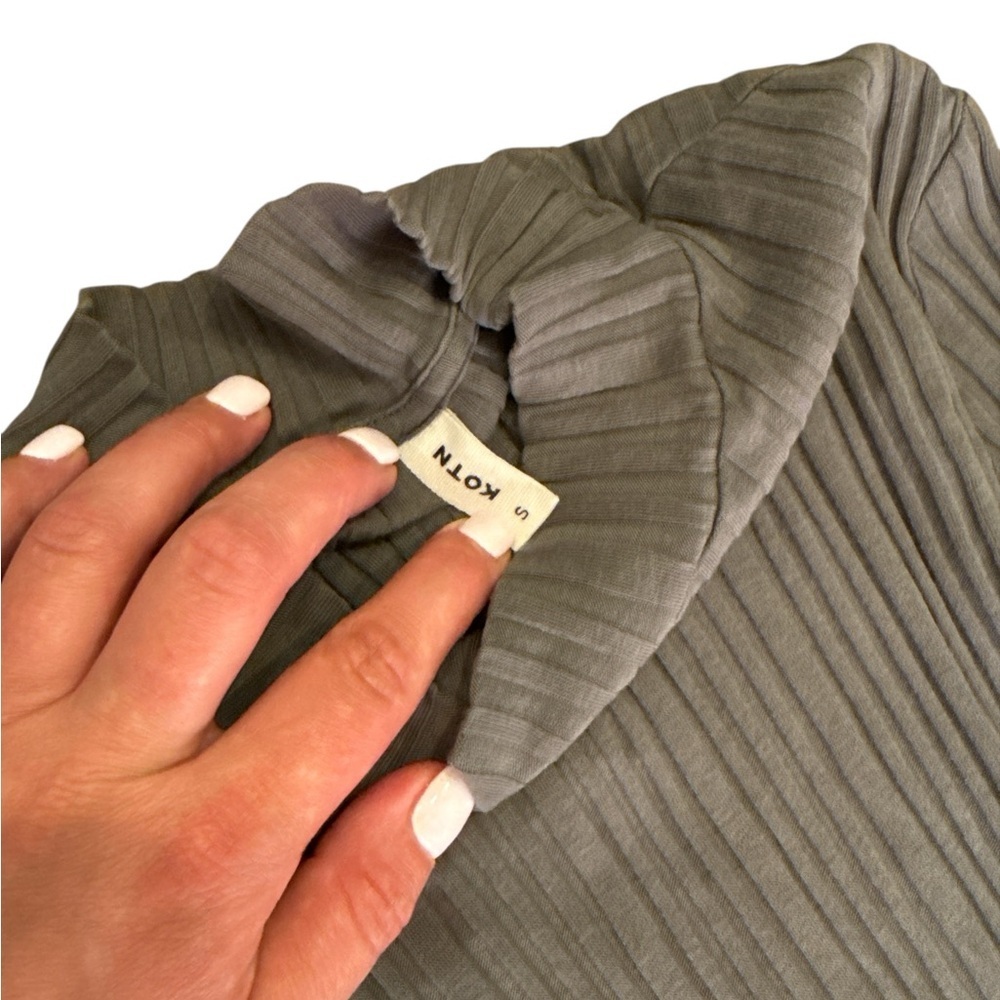 KOTN Ribbed Gray Form Fitting Mock Top - Picture 3 of 4